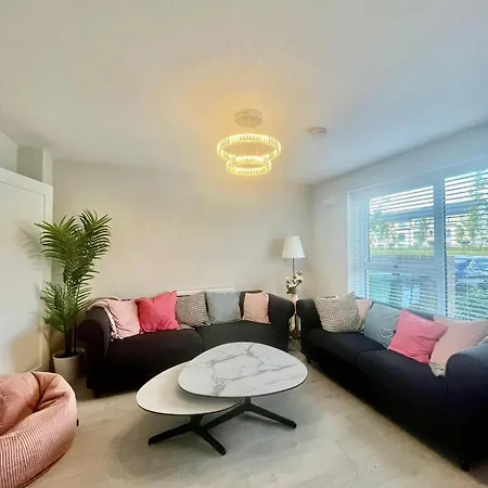 Aderrig Modern Homestay ホームステイ