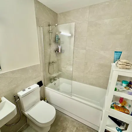 Aderrig Modern Homestay Проживание в семье